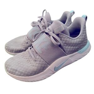 Women’s gray Nikes size 7.5